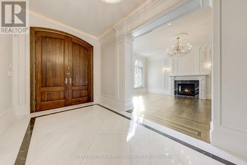 17 Artinger Court, Toronto (Banbury-Don Mills), ON - Indoor Photo Showing Other Room With Fireplace