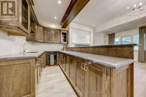 17 Artinger Court, Toronto (Banbury-Don Mills), ON - Indoor Photo Showing Kitchen