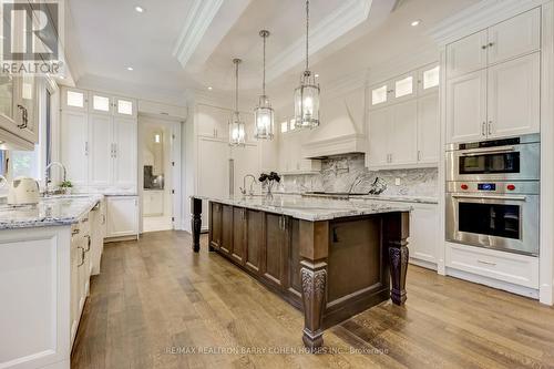 17 Artinger Court, Toronto (Banbury-Don Mills), ON - Indoor Photo Showing Kitchen With Upgraded Kitchen