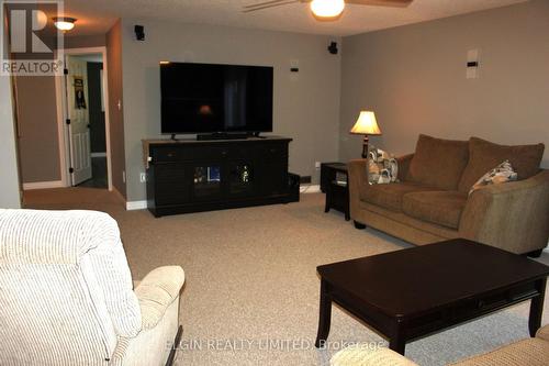 family room with walk out - 19 Blue Heron Place W, St. Thomas (Sw), ON - Indoor Photo Showing Living Room