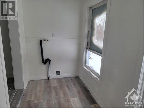 6434 Bank Street, Ottawa, ON - Indoor Photo Showing Other Room