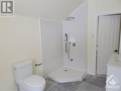 6434 Bank Street, Ottawa, ON - Indoor Photo Showing Bathroom