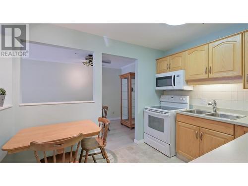 920 Argyle Street Unit# 103, Penticton, BC - Indoor Photo Showing Kitchen With Double Sink