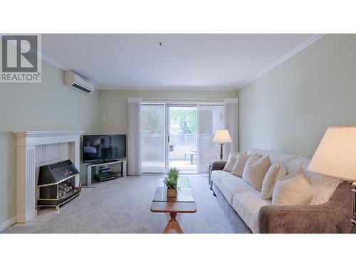 920 Argyle Street Unit# 103, Penticton, BC - Indoor Photo Showing Living Room