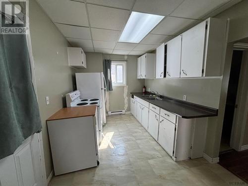 4 Laurier Ave, Timmins, ON - Indoor Photo Showing Kitchen With Double Sink