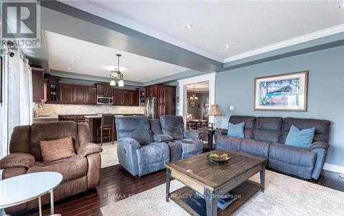 12 Sistine Court, Hamilton, ON - Indoor Photo Showing Living Room