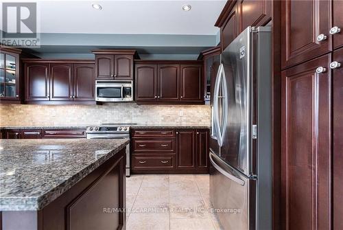 12 Sistine Court, Hamilton (Carpenter), ON - Indoor Photo Showing Kitchen With Upgraded Kitchen