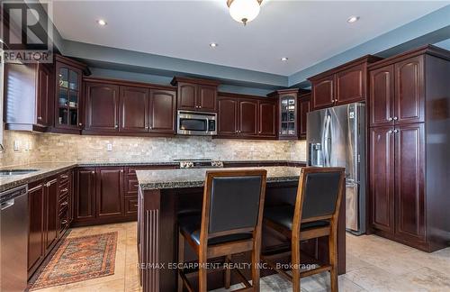 12 Sistine Court, Hamilton (Carpenter), ON - Indoor Photo Showing Kitchen With Upgraded Kitchen