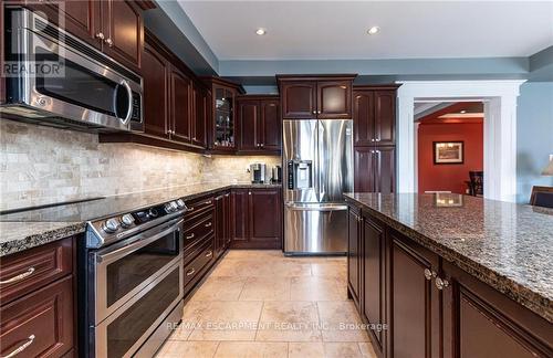 12 Sistine Court, Hamilton (Carpenter), ON - Indoor Photo Showing Kitchen With Stainless Steel Kitchen With Upgraded Kitchen