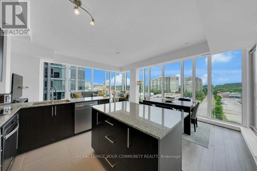 711B - 9600 Yonge Street, Richmond Hill (North Richvale), ON - Indoor Photo Showing Kitchen With Double Sink