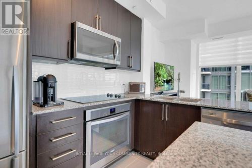 711B - 9600 Yonge Street, Richmond Hill (North Richvale), ON - Indoor Photo Showing Kitchen With Upgraded Kitchen