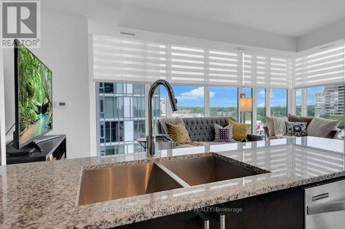 711B - 9600 Yonge Street, Richmond Hill (North Richvale), ON - Indoor Photo Showing Kitchen