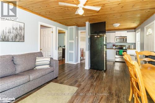 684A South Shore Road, South River, ON - Indoor Photo Showing Living Room