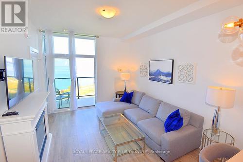 633 - 101 Shoreview Place, Hamilton (Stoney Creek), ON - Indoor Photo Showing Living Room