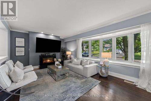 11 Braywin Drive, Toronto (Kingsview Village-The Westway), ON - Indoor Photo Showing Living Room