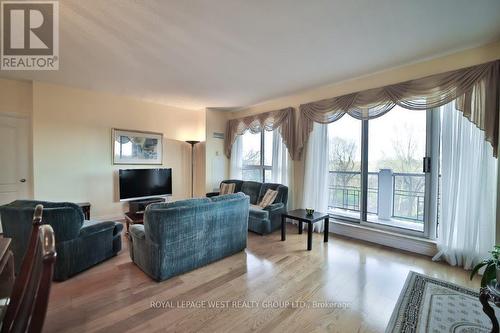 509 - 2 Aberfoyle Crescent, Toronto (Islington-City Centre West), ON - Indoor Photo Showing Living Room