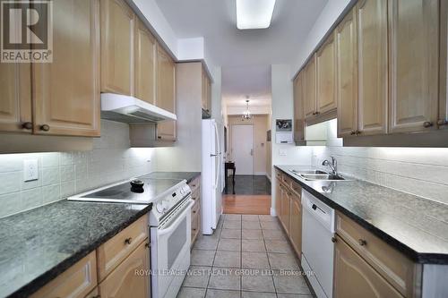 509 - 2 Aberfoyle Crescent, Toronto (Islington-City Centre West), ON - Indoor Photo Showing Kitchen