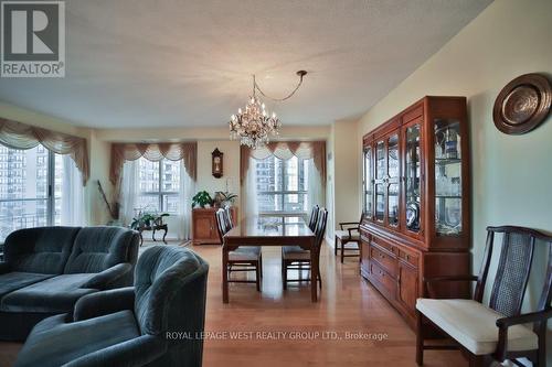 509 - 2 Aberfoyle Crescent, Toronto (Islington-City Centre West), ON - Indoor Photo Showing Living Room