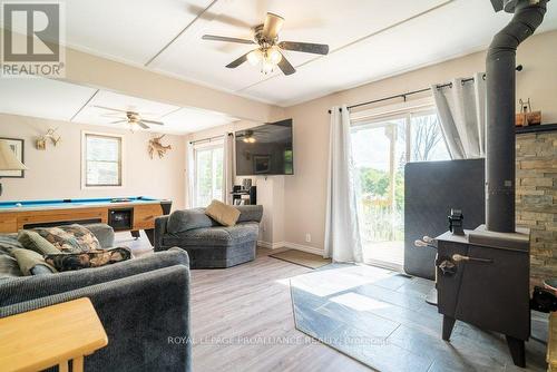 7517 Road 509, North Frontenac, ON - Indoor Photo Showing Living Room