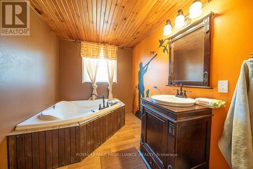 7517 Road 509, North Frontenac, ON - Indoor Photo Showing Bathroom