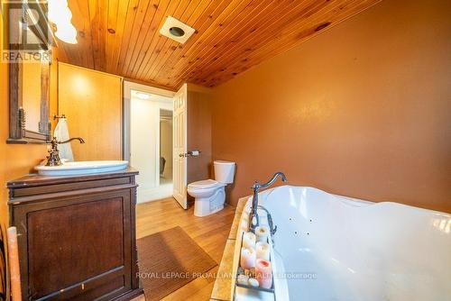 7517 Road 509, North Frontenac, ON - Indoor Photo Showing Bathroom