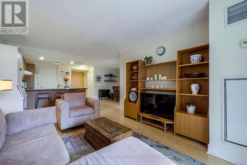 206 - 123 Eglinton Avenue, Toronto (Mount Pleasant West), ON - Indoor Photo Showing Living Room