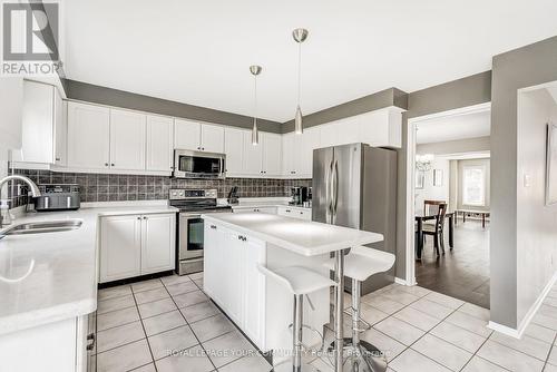 58 Chartwell Crescent, Georgina (Keswick North), ON - Indoor Photo Showing Kitchen With Double Sink With Upgraded Kitchen