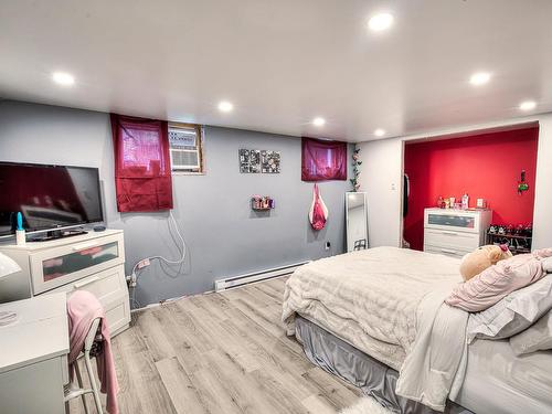 Master bedroom - 50 Boul. Ste-Rose, Laval (Sainte-Rose), QC - Indoor Photo Showing Bathroom