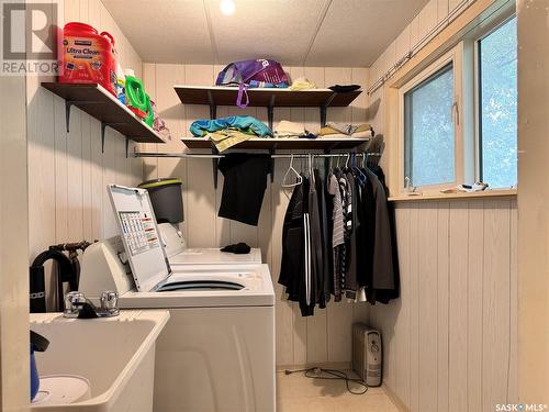 307 1St Street E, Wynyard, SK - Indoor Photo Showing Laundry Room