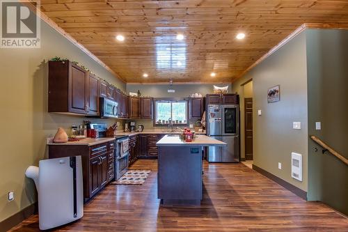 1519 6 Highway, Cherryville, BC - Indoor Photo Showing Kitchen