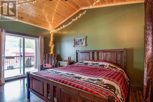 1519 6 Highway, Cherryville, BC - Indoor Photo Showing Bedroom