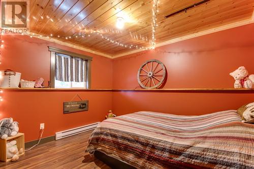 1519 6 Highway, Cherryville, BC - Indoor Photo Showing Bedroom