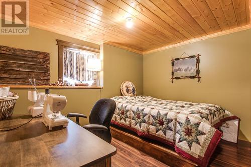 1519 6 Highway, Cherryville, BC - Indoor Photo Showing Bedroom