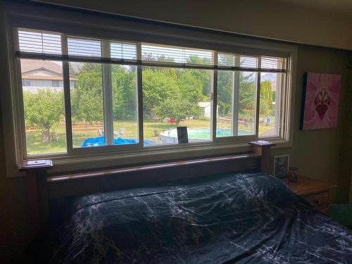 1766 Sunnycrest Ave, Kamloops, BC - Indoor Photo Showing Bedroom