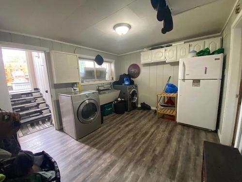 1766 Sunnycrest Ave, Kamloops, BC - Indoor Photo Showing Laundry Room