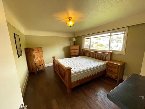 1766 Sunnycrest Ave, Kamloops, BC - Indoor Photo Showing Bedroom