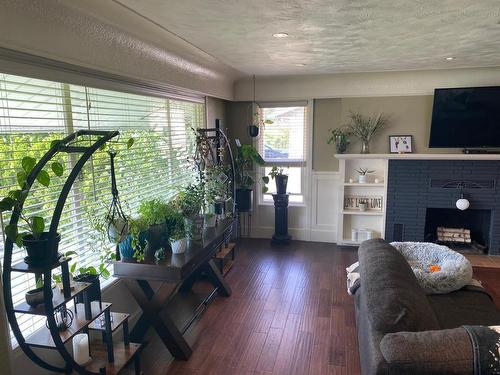 1766 Sunnycrest Ave, Kamloops, BC - Indoor Photo Showing Other Room With Fireplace