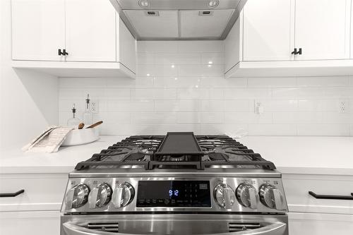 3-751 Raymer Avenue, Kelowna, BC - Indoor Photo Showing Kitchen