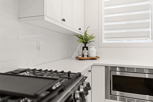 3-751 Raymer Avenue, Kelowna, BC - Indoor Photo Showing Kitchen