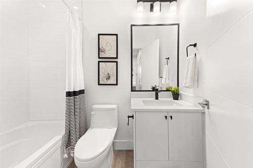 3-751 Raymer Avenue, Kelowna, BC - Indoor Photo Showing Bathroom