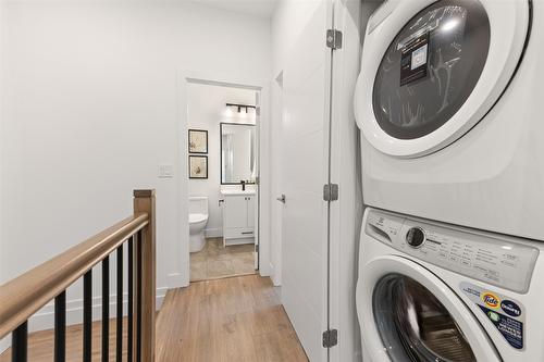 3-751 Raymer Avenue, Kelowna, BC - Indoor Photo Showing Laundry Room