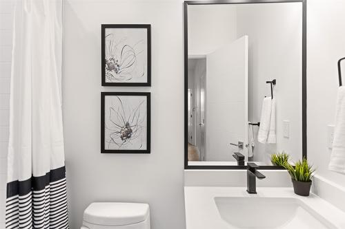 3-751 Raymer Avenue, Kelowna, BC - Indoor Photo Showing Bathroom