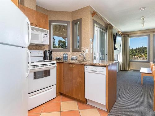 727-1600 Stroulger Rd, Nanoose Bay, BC - Indoor Photo Showing Kitchen