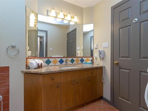 727-1600 Stroulger Rd, Nanoose Bay, BC - Indoor Photo Showing Bathroom