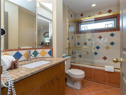 727-1600 Stroulger Rd, Nanoose Bay, BC - Indoor Photo Showing Bathroom