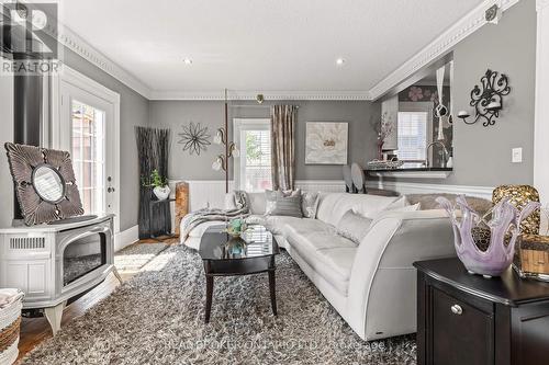 464 Scott Street, St. Catharines, ON - Indoor Photo Showing Living Room