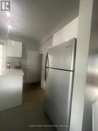 71 Bond Street, Cambridge, ON - Indoor Photo Showing Kitchen