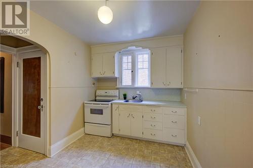 89 Stirling Avenue N, Kitchener, ON - Indoor Photo Showing Kitchen