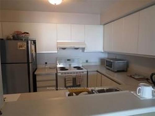 1407-410 Mclevin Ave, Toronto, ON - Indoor Photo Showing Kitchen