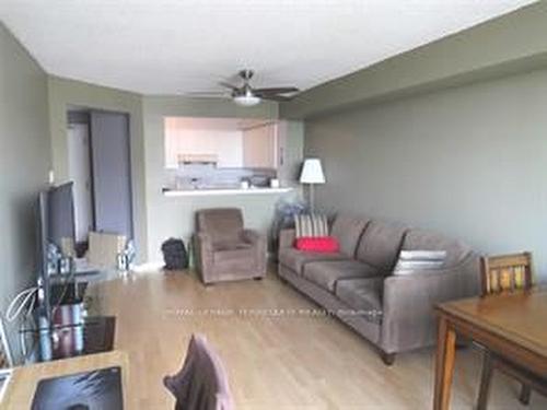 1407-410 Mclevin Ave, Toronto, ON - Indoor Photo Showing Living Room